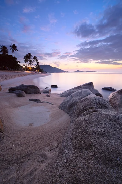 Sunrise at tropical beach — Stock Photo, Image