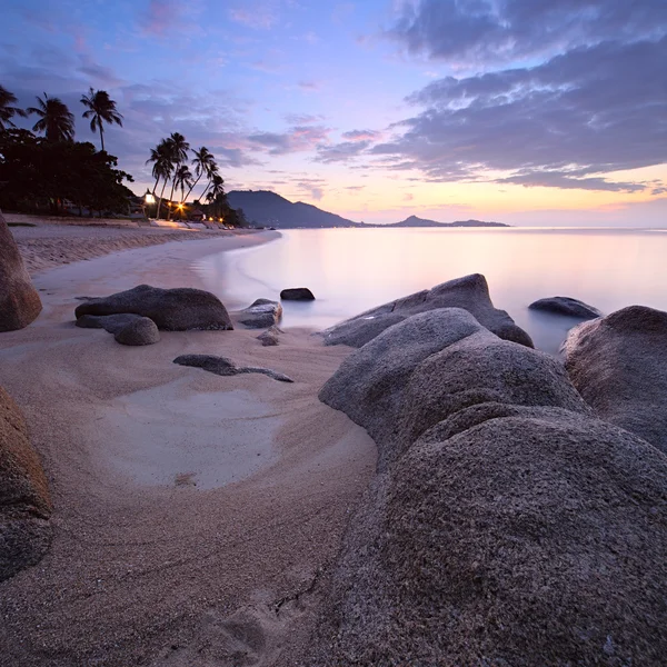 Sunrise at tropical beach — Stock Photo, Image