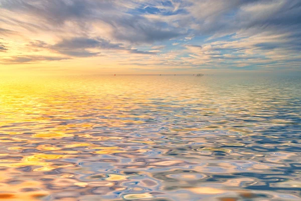 Cloudy sunrise seascape — Stock Photo, Image