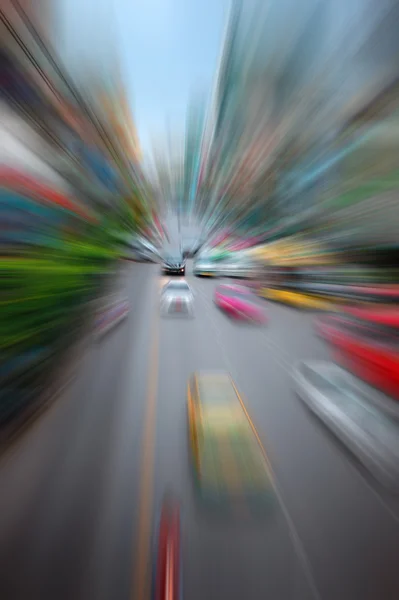 Auto's verplaatsen op de snelweg stad — Stockfoto