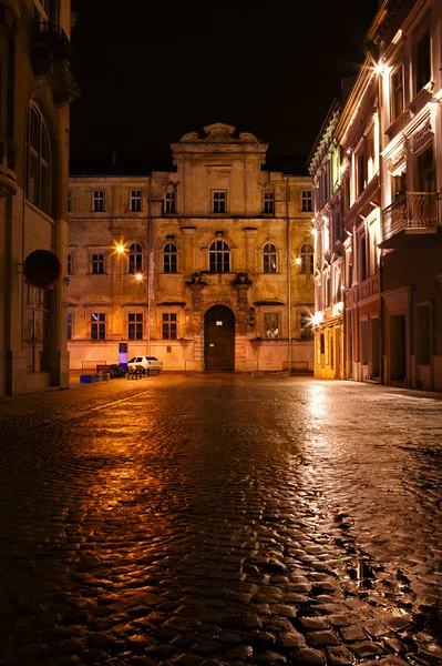 Gammel europeisk by om natten – stockfoto