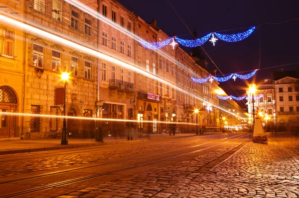 Trafik ışıklarında eski Avrupa şehri — Stok fotoğraf