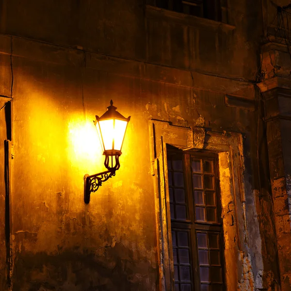 Oude ouderwetse straat licht — Stockfoto