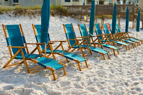 Beach lounge chairs — Stock Photo, Image