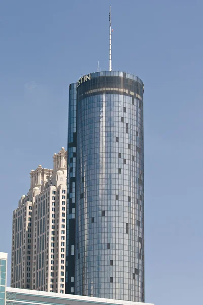 Immeuble moderne dans le centre d'Atlanta — Photo