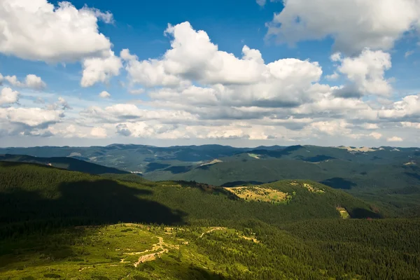 Vista de verão do vale da montanha — Fotografia de Stock