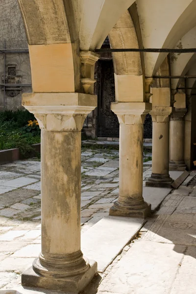 Architectural pattern of ancient columns — Stock Photo, Image