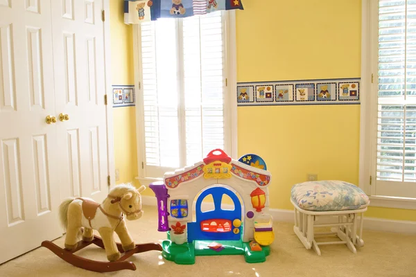 Gezellige babyruimte met speelgoed — Stockfoto