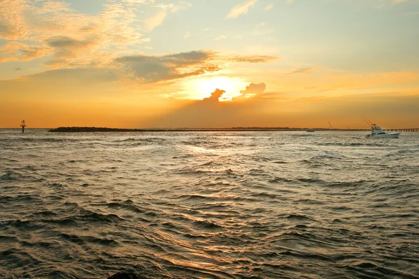 Rustige strand zonsondergang — Stockfoto