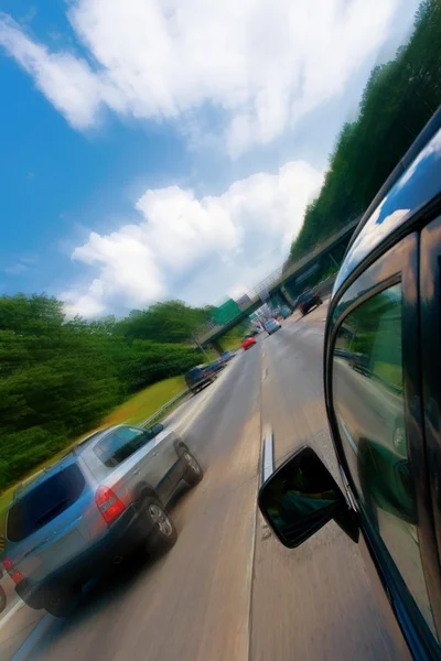 Γρήγορη κίνηση των αυτοκινήτ — Φωτογραφία Αρχείου
