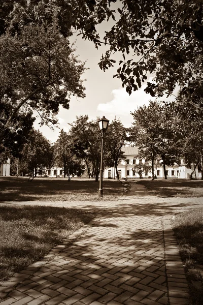 Imagen retro de callejón en el parque — Foto de Stock