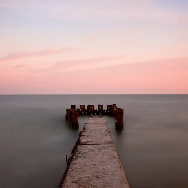 Seascape with old pier — Stock Photo, Image