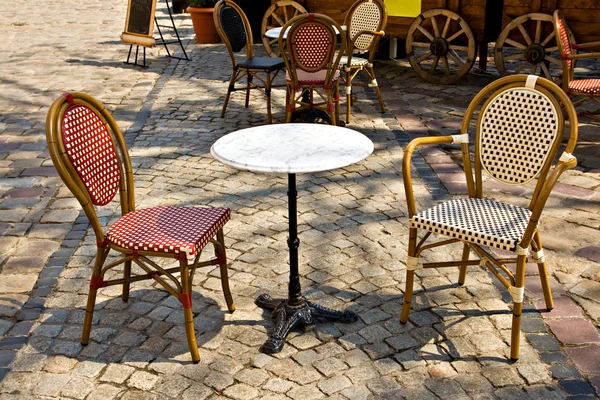 Столи кафе на відкритому повітрі — стокове фото