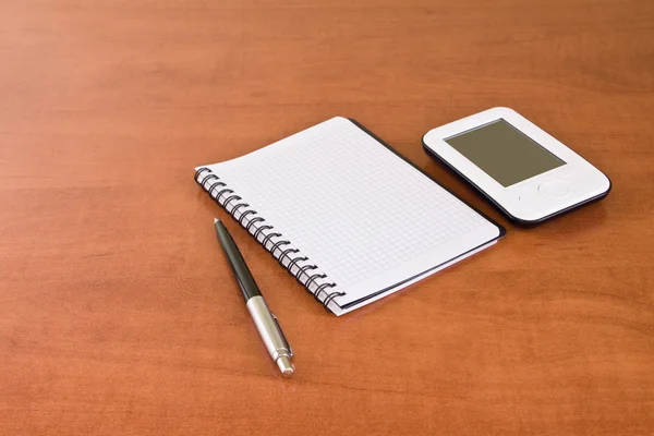 Pda, cuaderno y bolígrafo — Foto de Stock