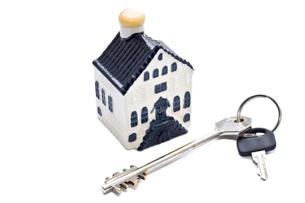 Kis ház és kulcs — Stock Fotó