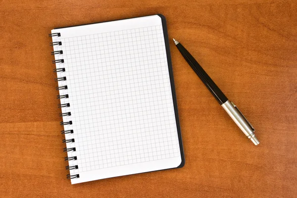 Anteckningsbok med penna — Stockfoto
