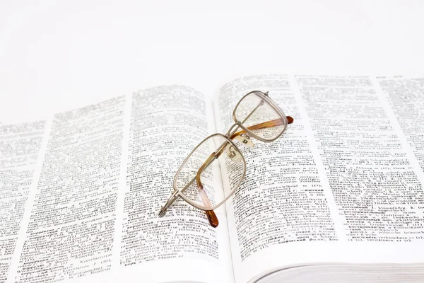 Bog og Briller - Stock-foto