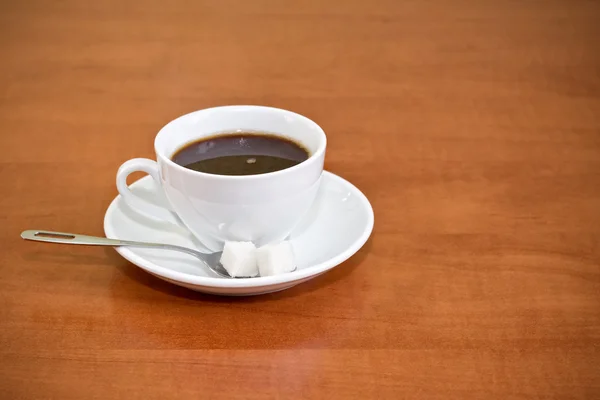 Kahveli beyaz fincan. — Stok fotoğraf