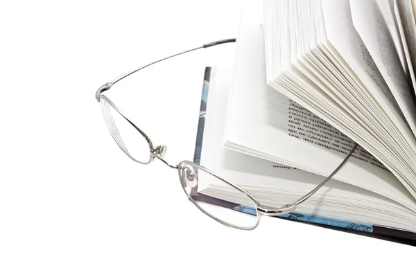 Óculos com um livro aberto — Fotografia de Stock