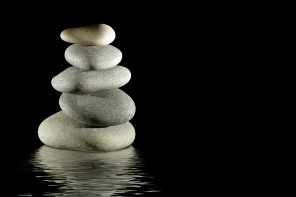 Pilha de pedras zen equilibradas — Fotografia de Stock
