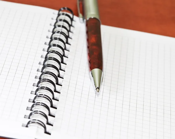 Stift mit Notizbuch. — Stockfoto