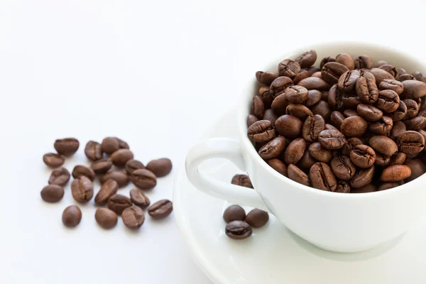 Kávébab és kávéscsésze — Stock Fotó