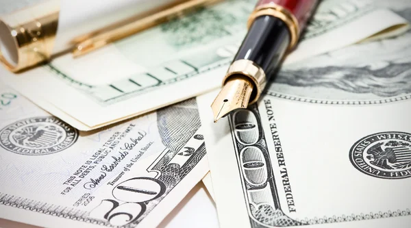Pen and cash — Stock Photo, Image