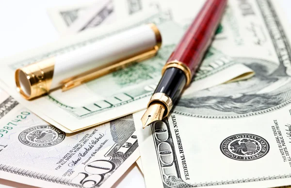 Pen on the paper money — Stock Photo, Image