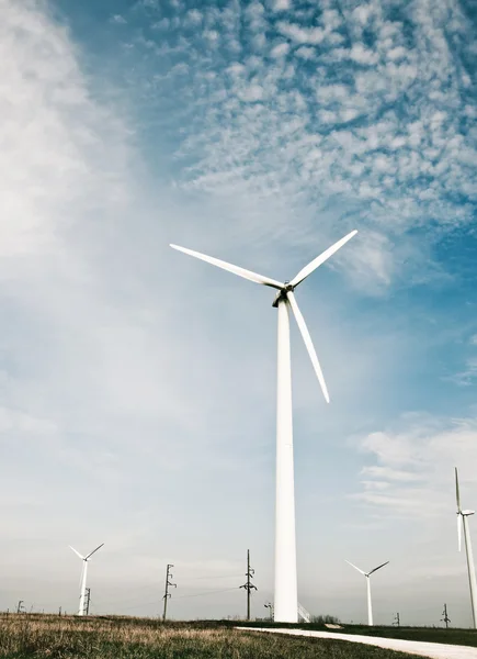 Moderna vindkraftverk — Stockfoto