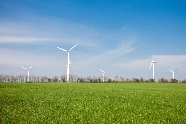 Widok na panoramę turbin wiatrowych energetycznych — Zdjęcie stockowe