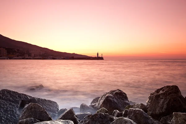 Beatiful sunrise on the rocks — Stock Photo, Image