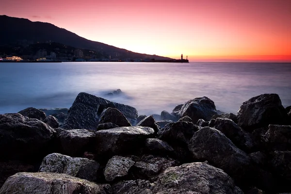 Sunrise at the rocky shore of Black sea — Stock Photo, Image