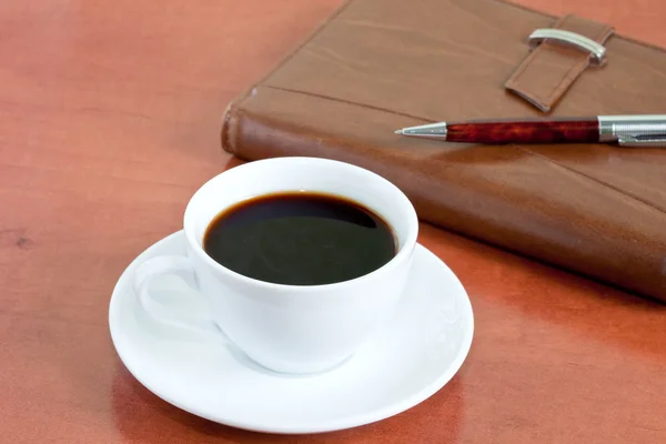 Anteckningsbok och kopp kaffe — Stockfoto
