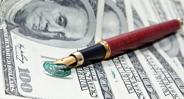 Pen and cash — Stock Photo, Image