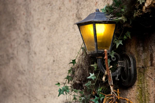 Старая гранж-лампа — стоковое фото