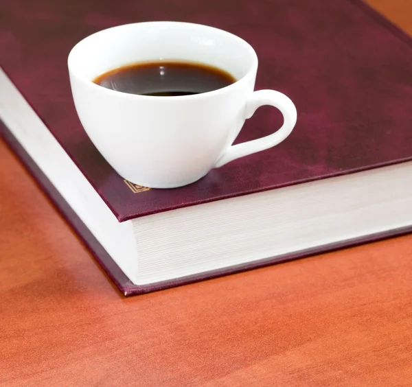 Koffie en boek — Stockfoto