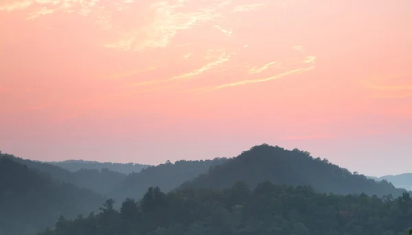 Verrauchte Berge Sonnenuntergang — Stockfoto