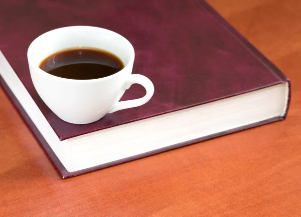Kahve ve kitap — Stok fotoğraf