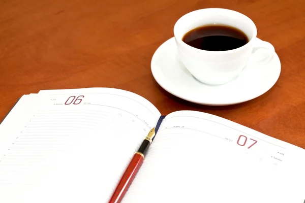 커피 컵, 노트와 펜 — 스톡 사진