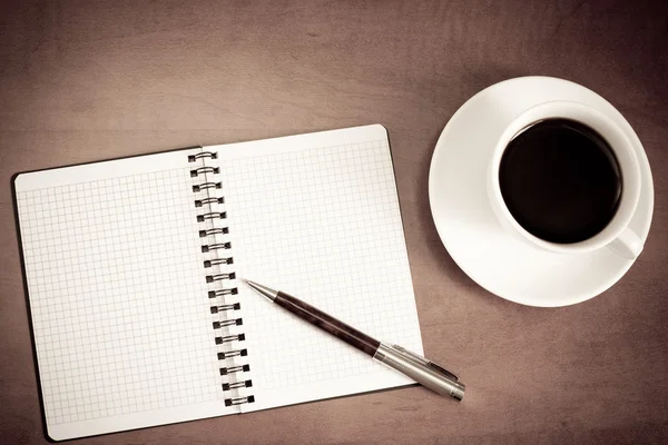 Coffee cup, spiral notebook and pen — Stock Photo, Image