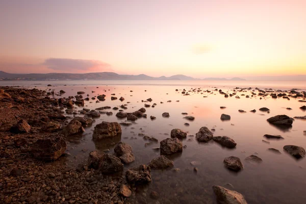 Sonnenuntergang an der felsigen Küste des Schwarzen Meeres — Stockfoto