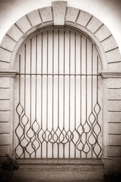 Zabytkowe żelazko bramy — Zdjęcie stockowe
