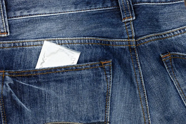 Preservativo no bolso — Fotografia de Stock