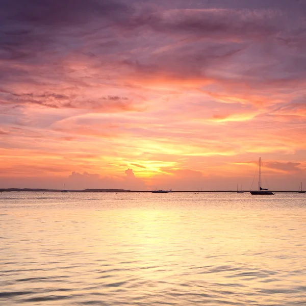 Widok pomarańczowy zachód słońca na Oceanie Atlantyckim — Zdjęcie stockowe