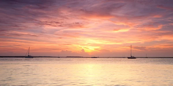 Vista panoramica del tramonto arancione sull'oceano Atlantico — Foto Stock