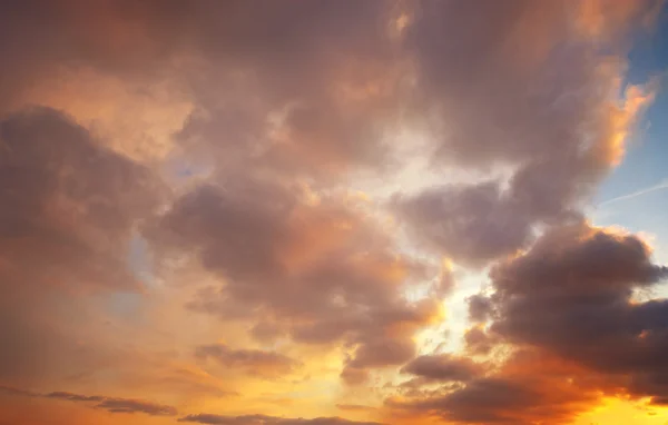 Nubes del cielo puesta del sol —  Fotos de Stock