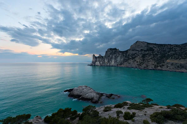 Sunset on rocky coast of Black Sea — Stock Photo, Image