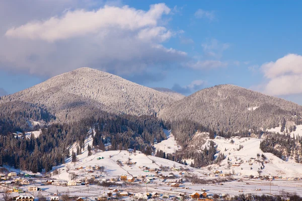 Escenario alpino de montaña de invierno — Foto de Stock