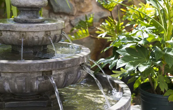Uspokojenie ogród wodospad — Zdjęcie stockowe