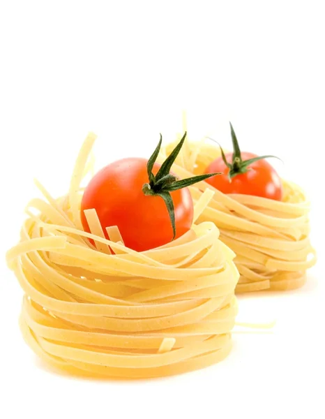 Pasta nest en tomaten cherry — Stockfoto